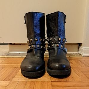 BCBG boots